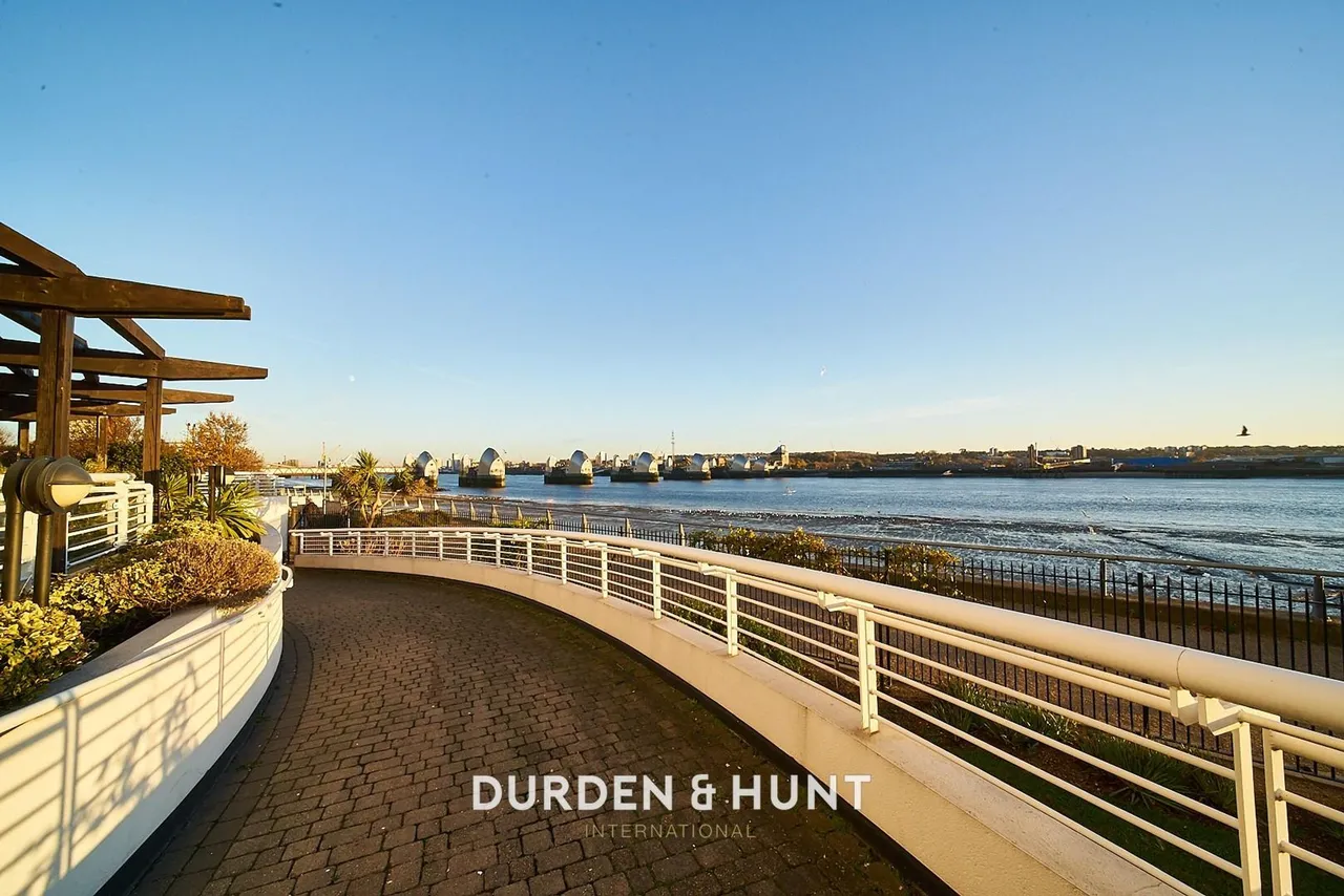 Barrier Point Road, Royal Docks, E16, photo 13