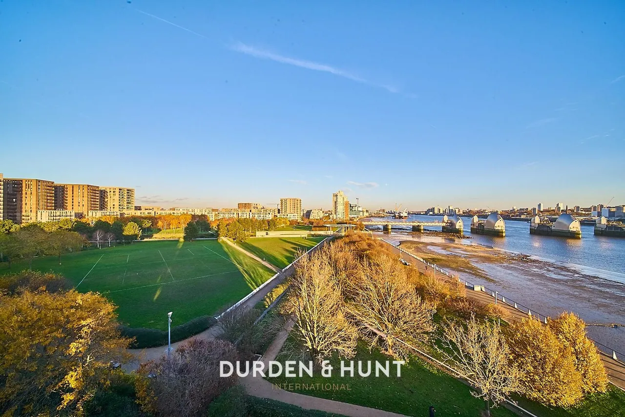 Barrier Point Road, Royal Docks, E16, photo 12