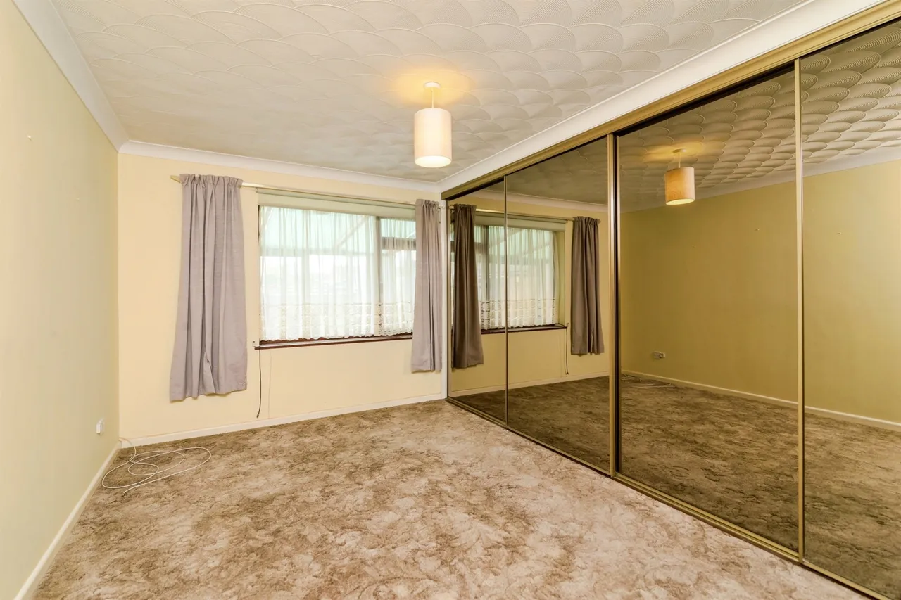 Crestview Drive, Lowestoft, photo 12