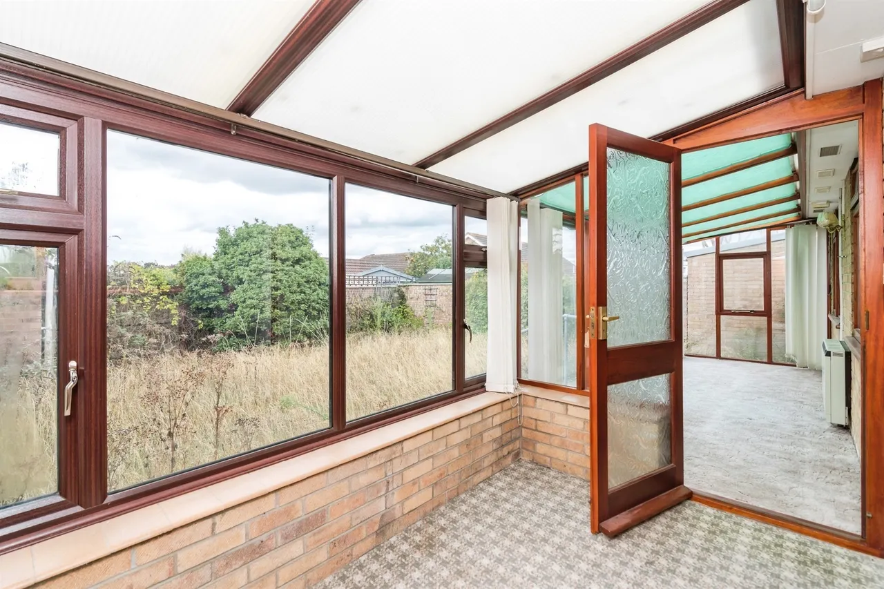 Crestview Drive, Lowestoft, photo 10