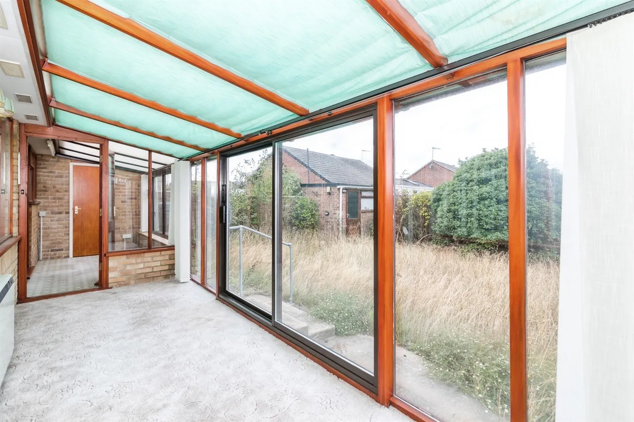 Crestview Drive, Lowestoft, photo 11