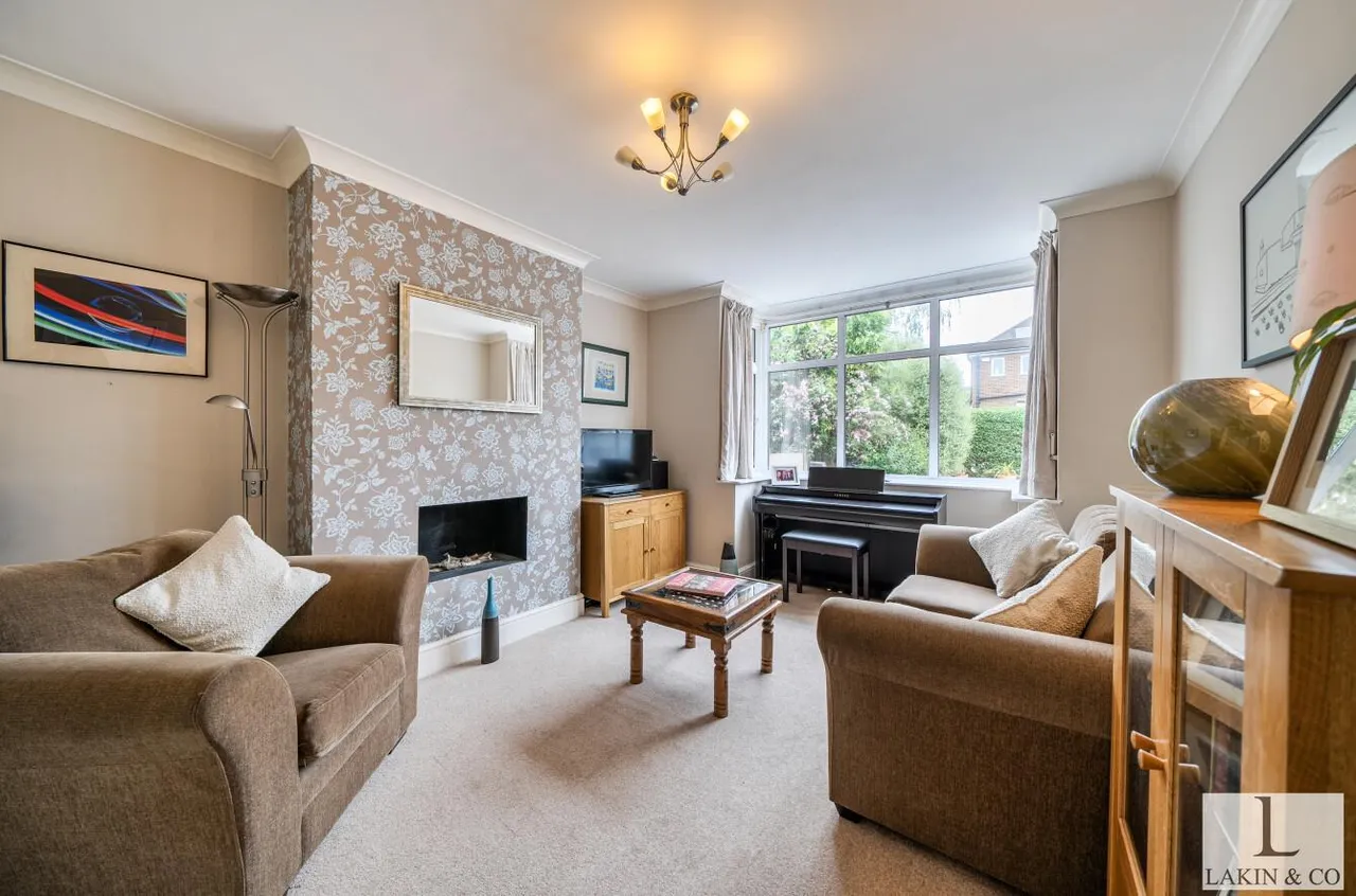 Hoylake Crescent, Ickenham, UB10 8JL, photo 2