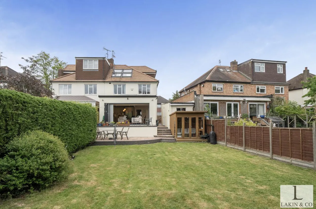 Hoylake Crescent, Ickenham, UB10 8JL, photo 16
