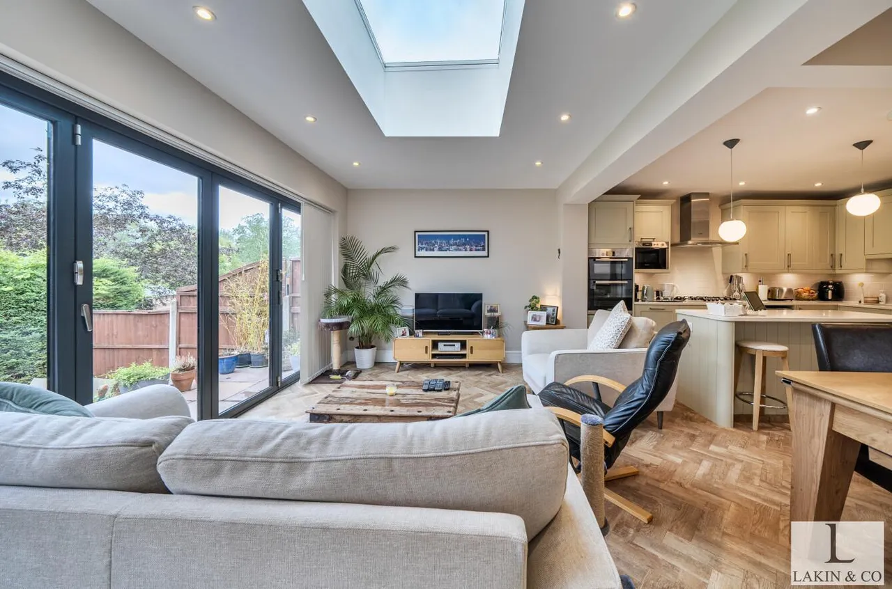 Hoylake Crescent, Ickenham, UB10 8JL, photo 5