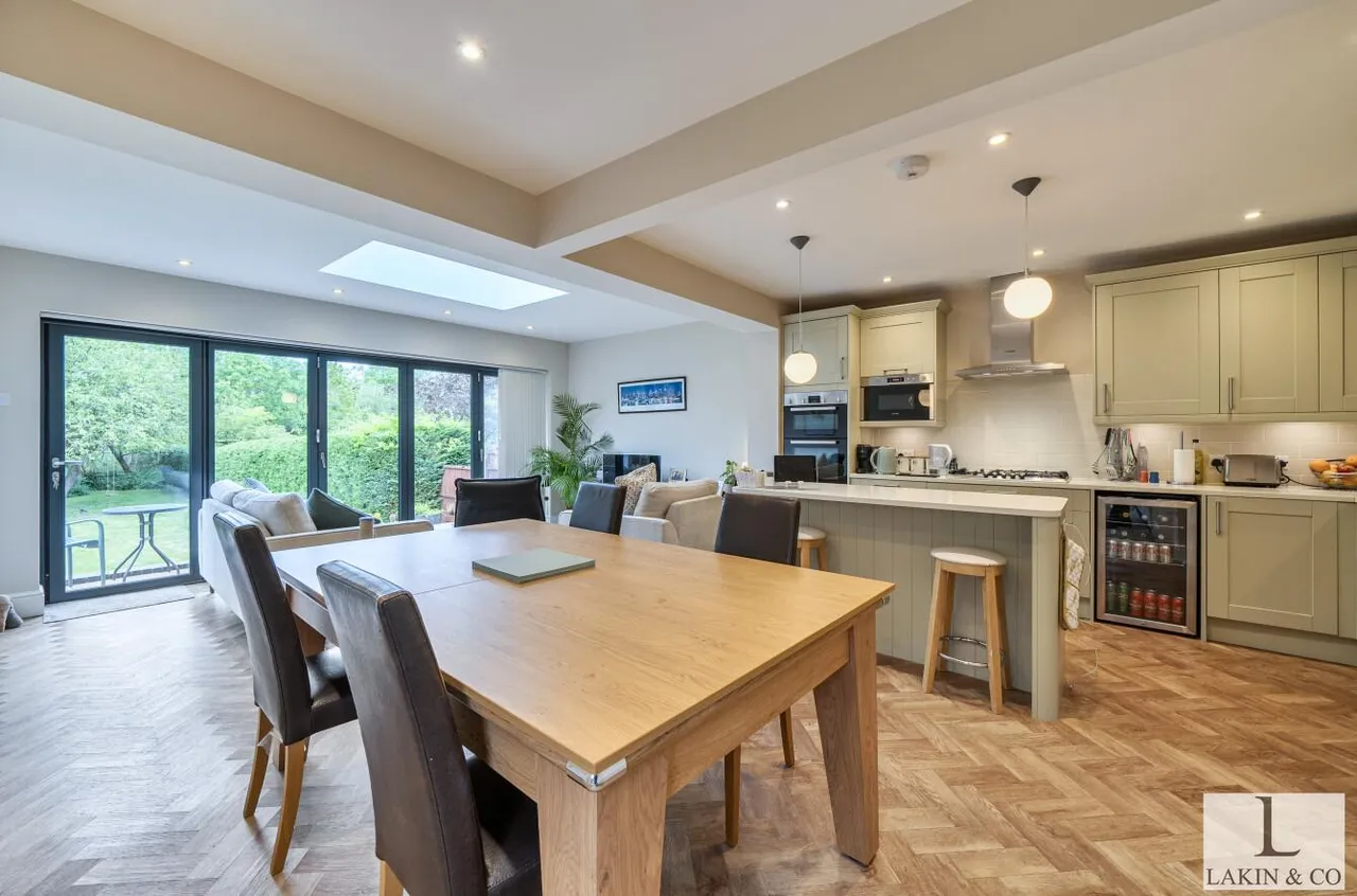 Hoylake Crescent, Ickenham, UB10 8JL, photo 6