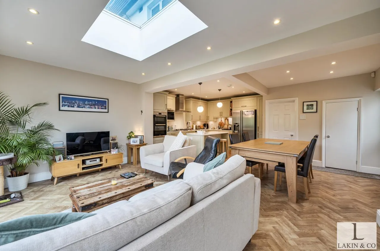 Hoylake Crescent, Ickenham, UB10 8JL, photo 4