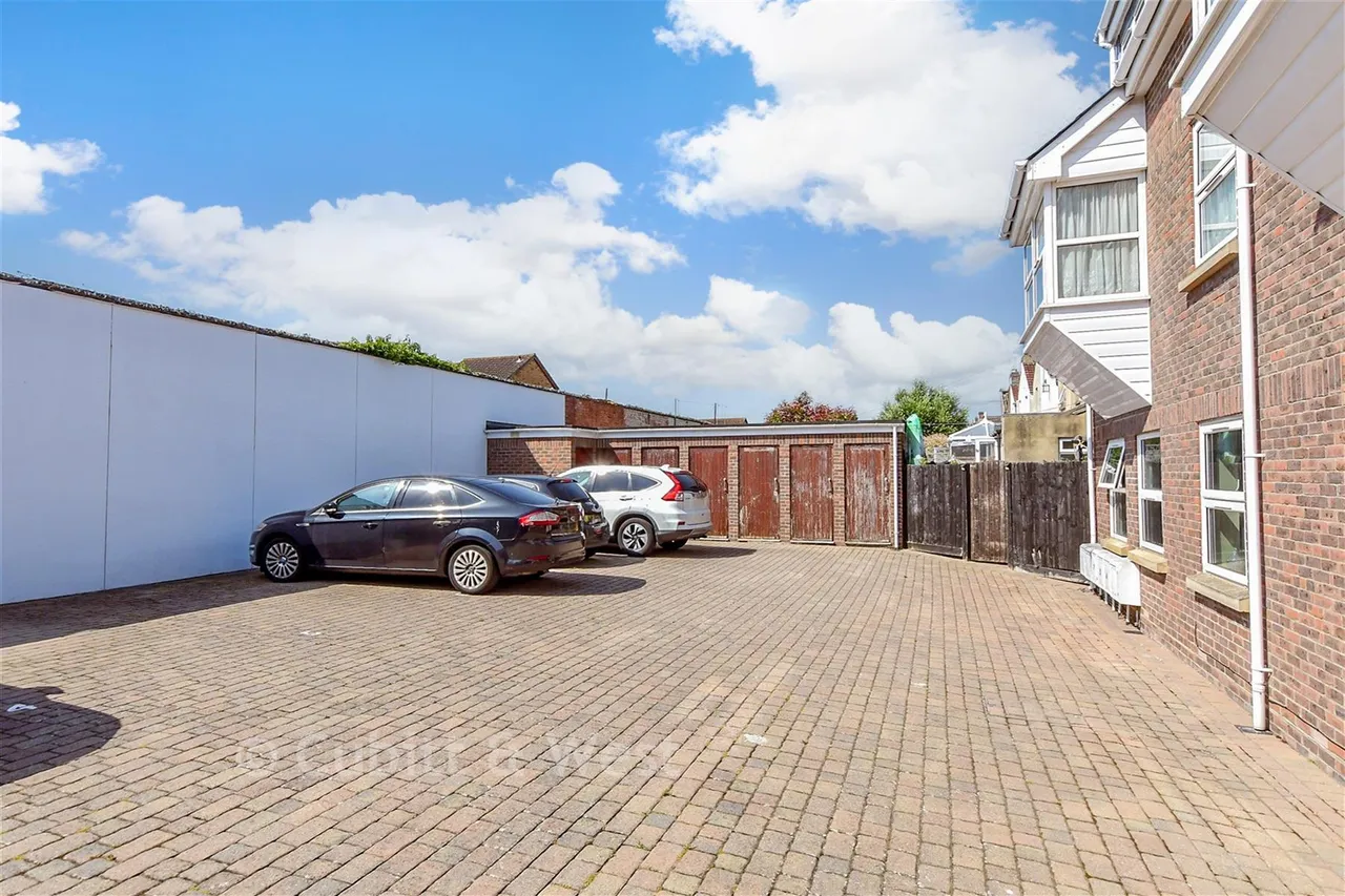 Henderson Road, Southsea, PO4, photo 2