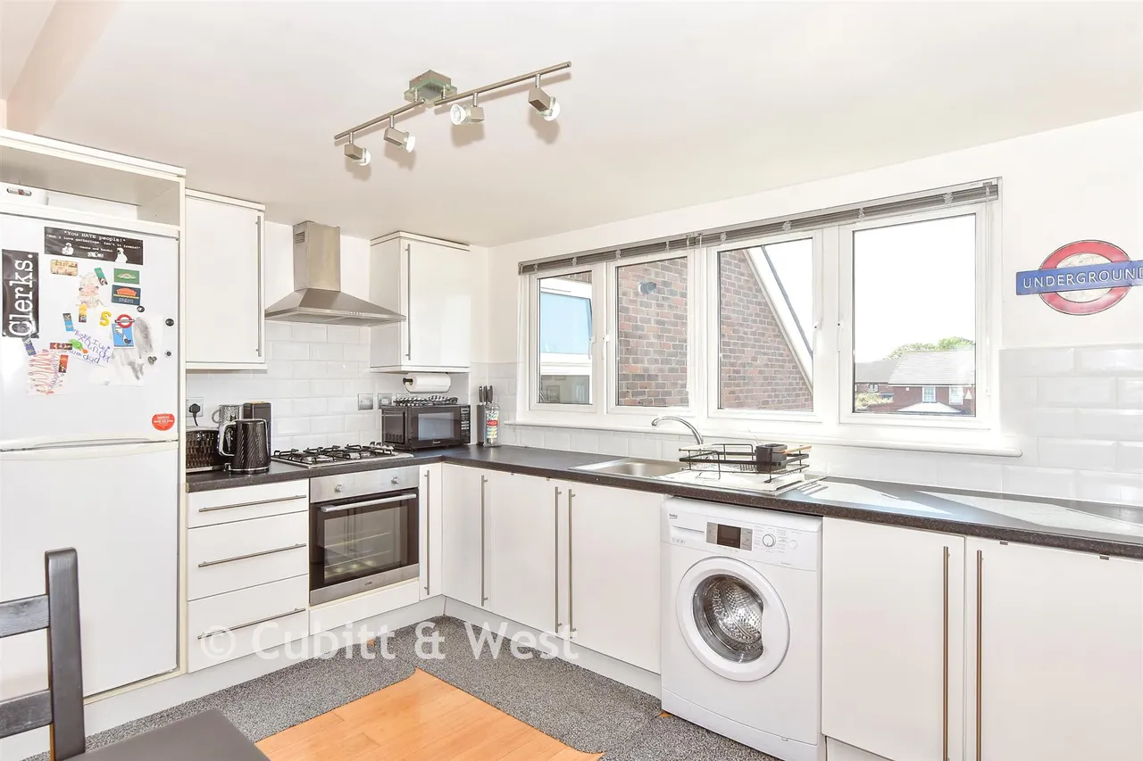 Henderson Road, Southsea, PO4, photo 11