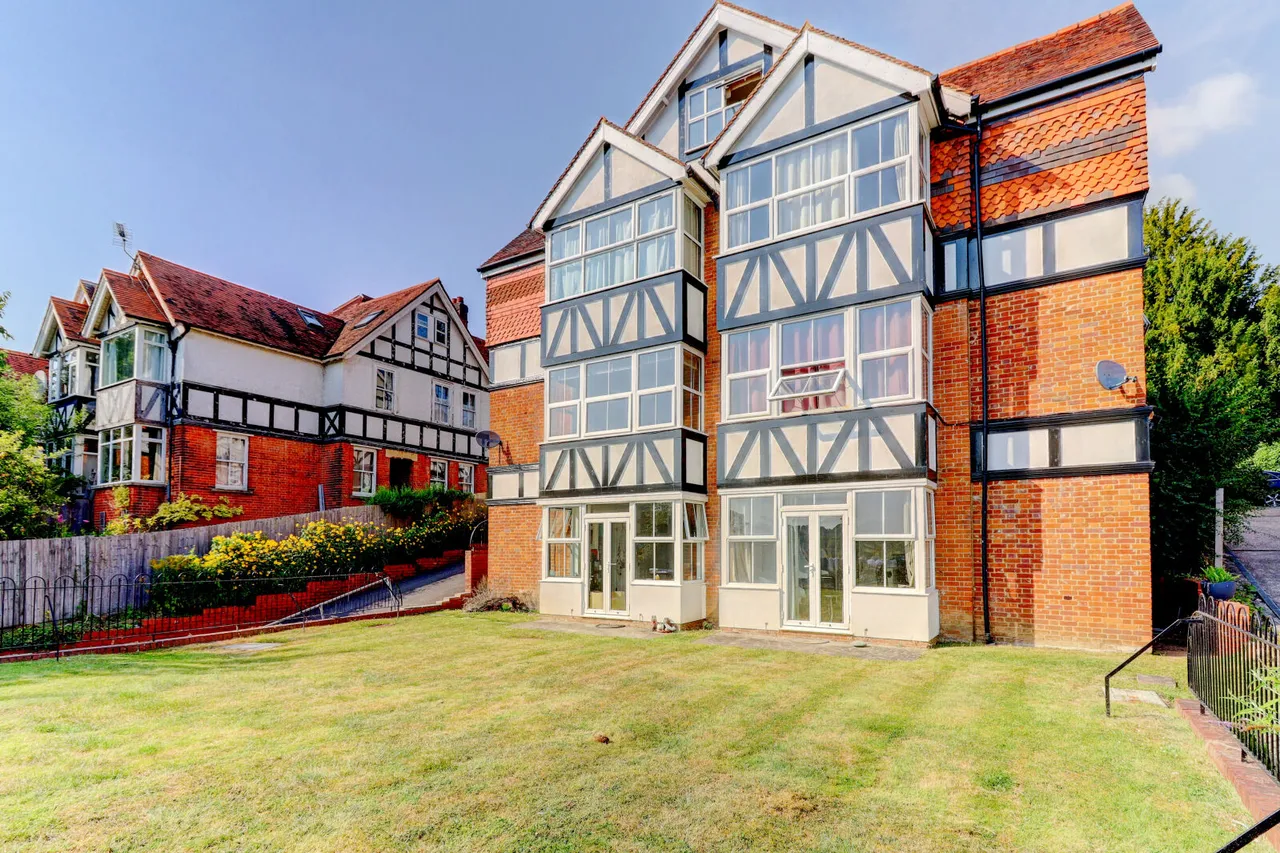 1 bed flat for sale, Priory Road, High Wycombe, HP13