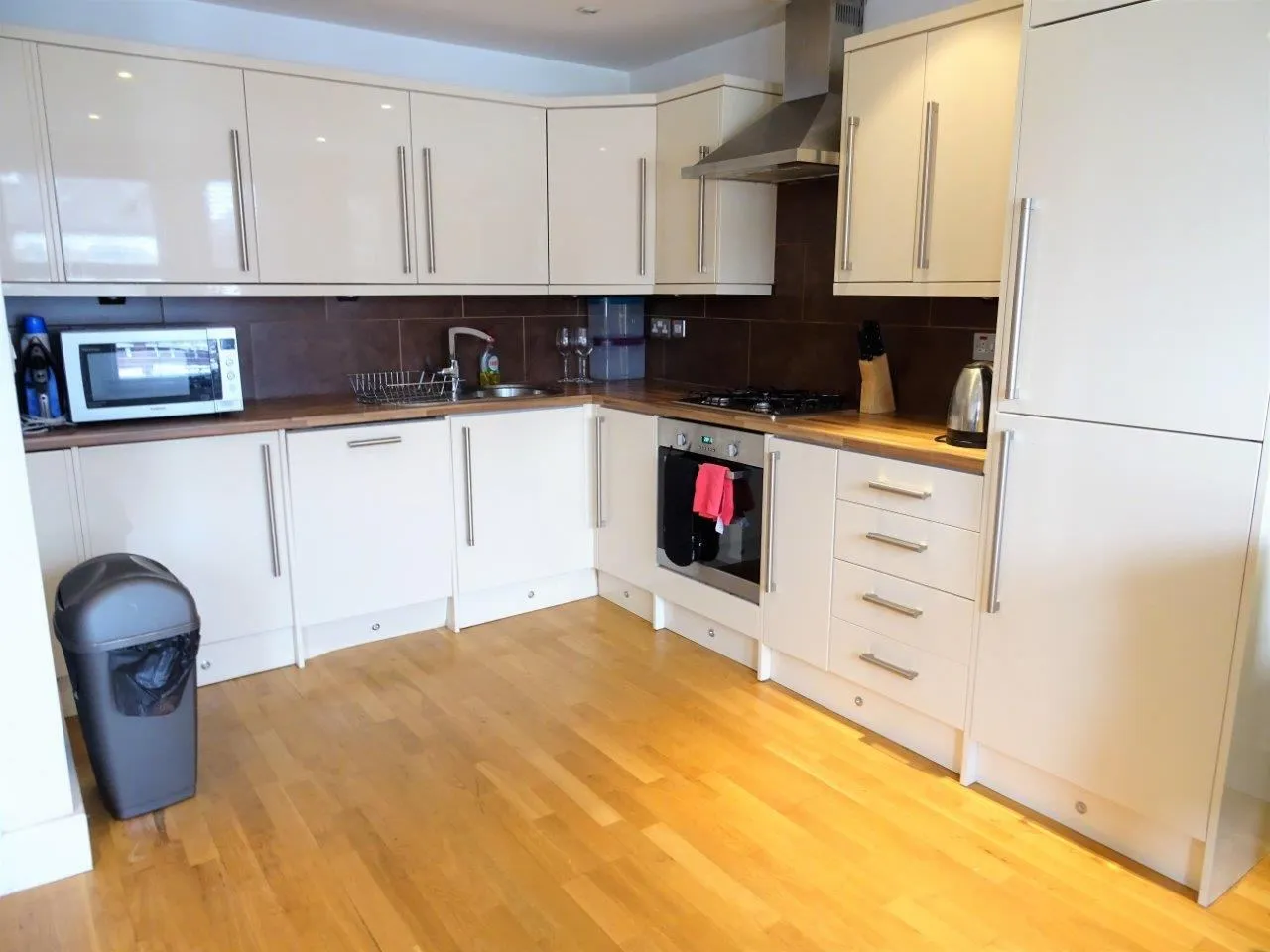 3 bed flat to rent, Kellino Street, London, SW17