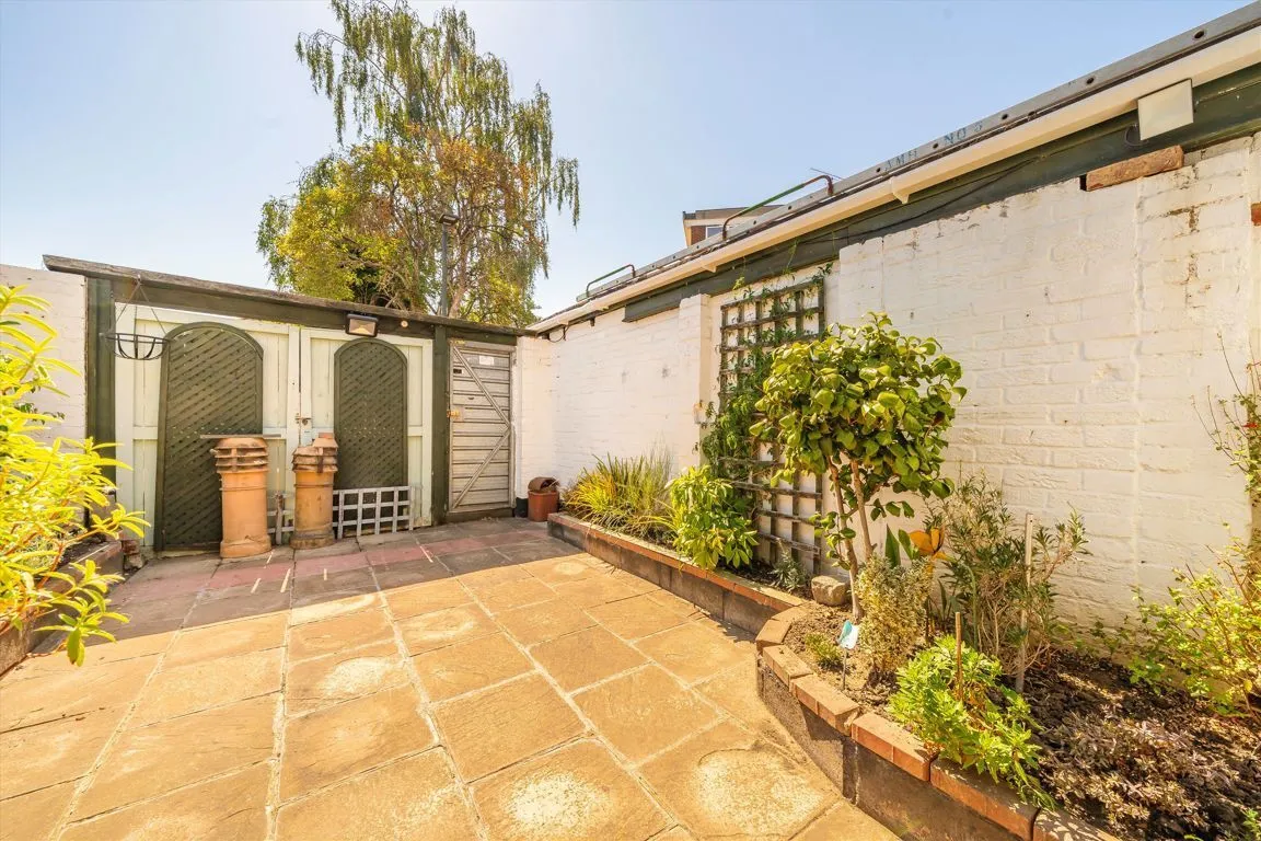 Nelson Road, TW2, photo 10