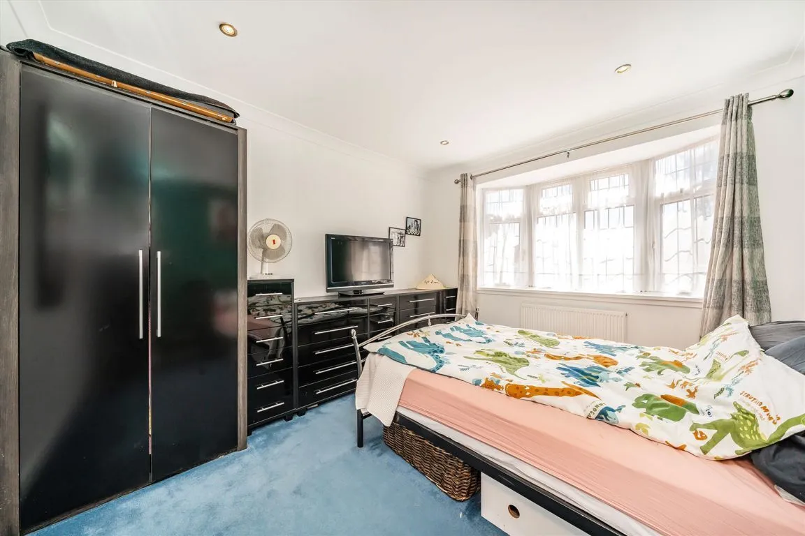 Nelson Road, TW2, photo 8