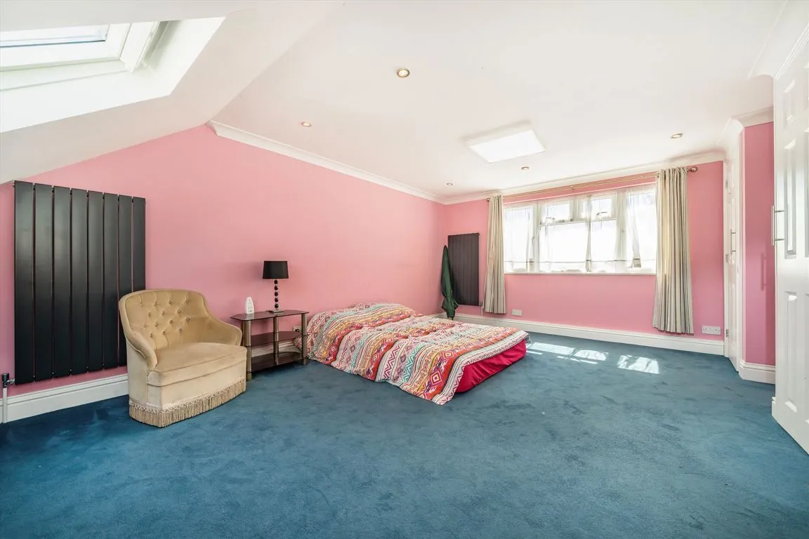 Nelson Road, TW2, photo 5