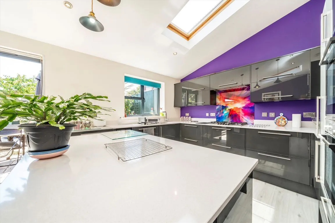 Nelson Road, TW2, photo 6