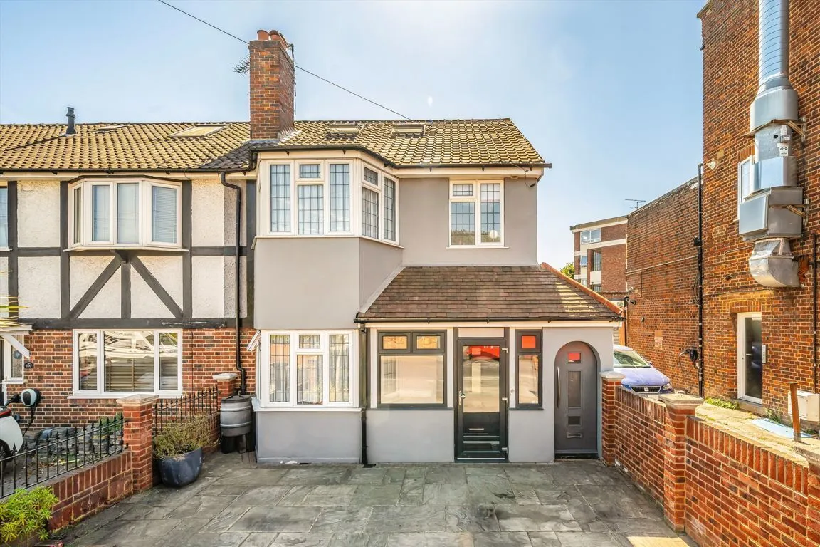 4 bed property for sale, Nelson Road, TW2