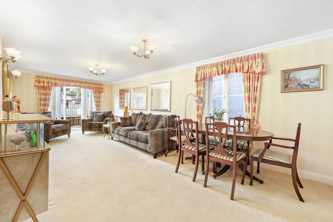 Victoria Road, Buckhurst Hill, IG9 5EW, photo 7