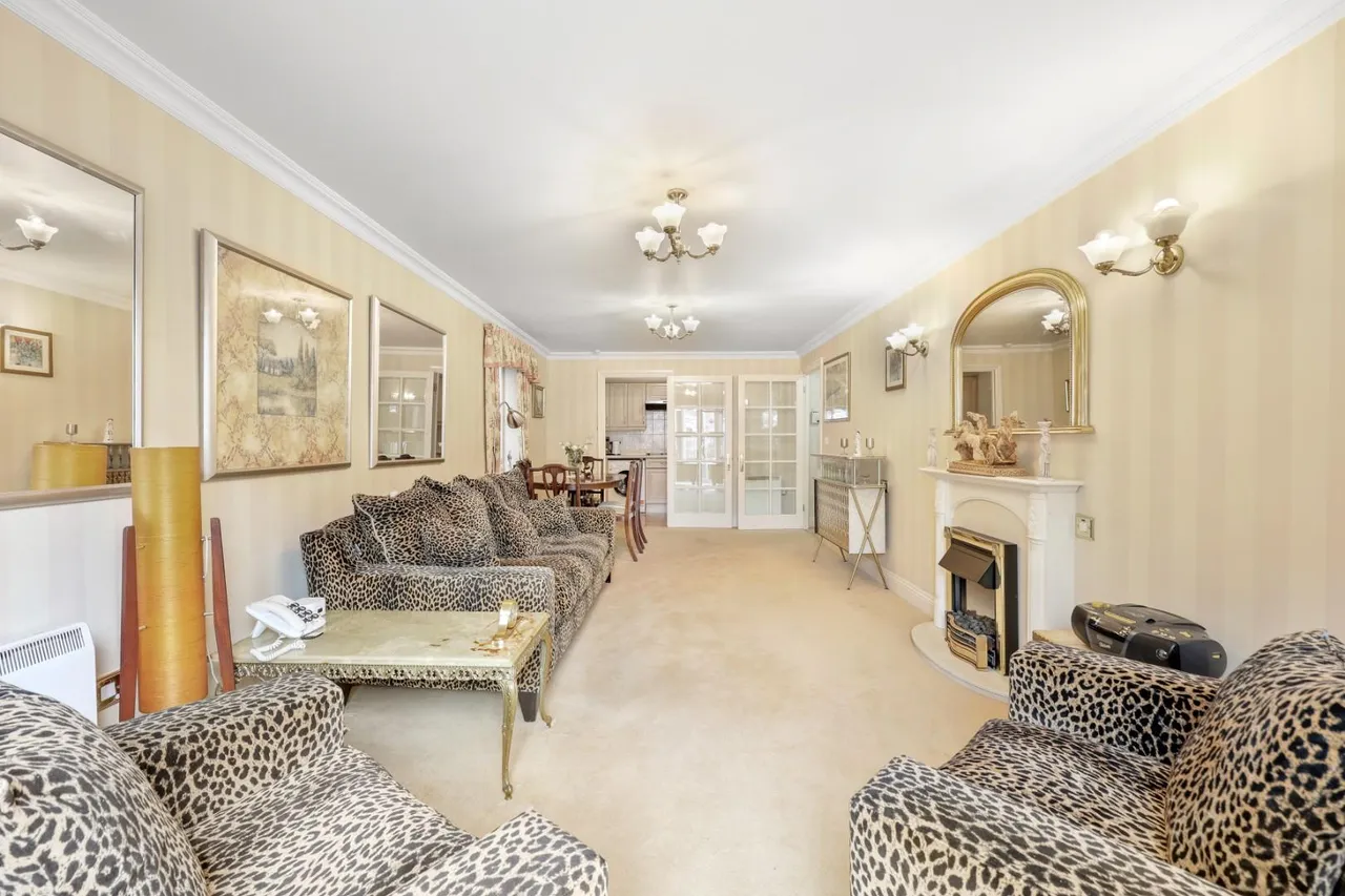 Victoria Road, Buckhurst Hill, IG9 5EW, photo 10