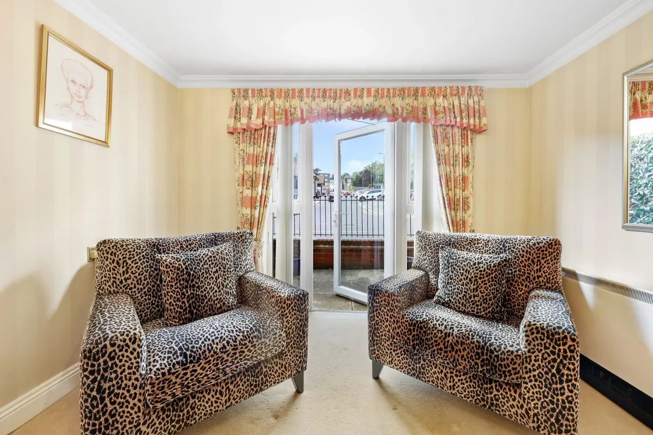 Victoria Road, Buckhurst Hill, IG9 5EW, photo 9