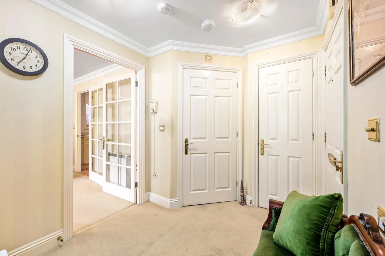 Victoria Road, Buckhurst Hill, IG9 5EW, photo 4