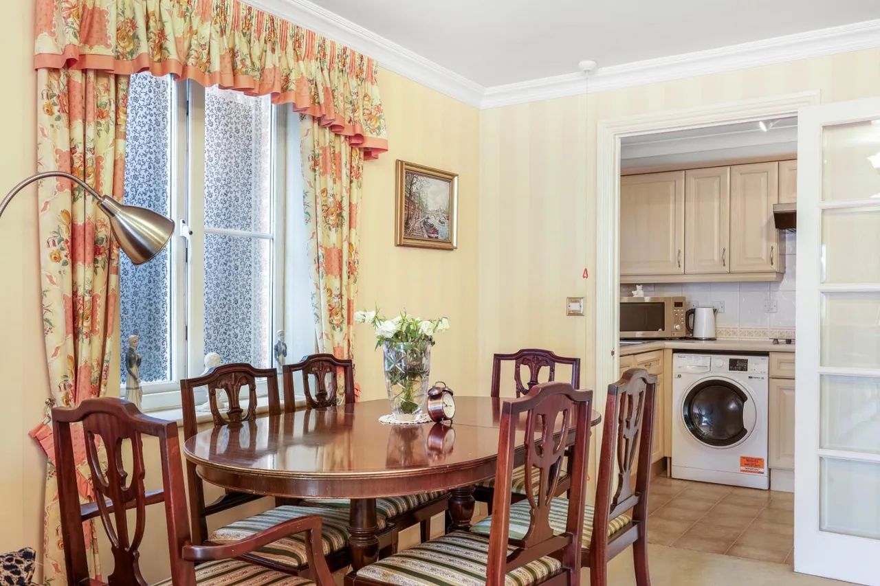 Victoria Road, Buckhurst Hill, IG9 5EW, photo 12
