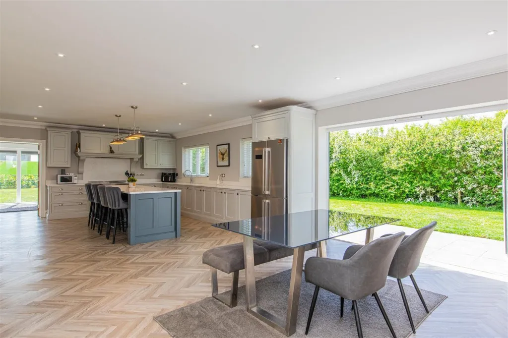 Coles Close, Little Harrowden, photo 4
