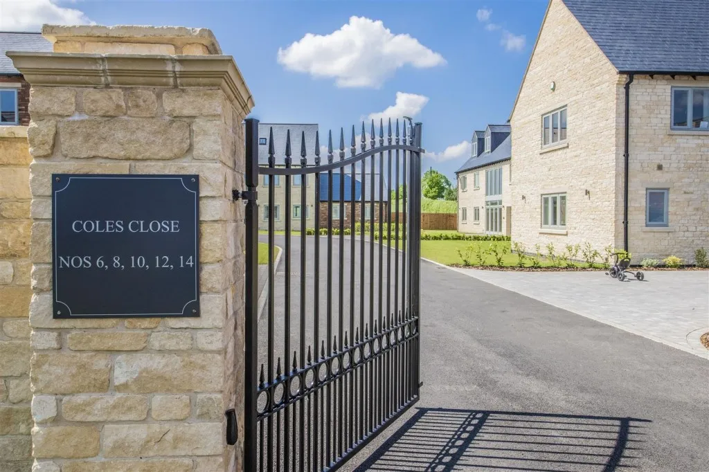 Coles Close, Little Harrowden, photo 45