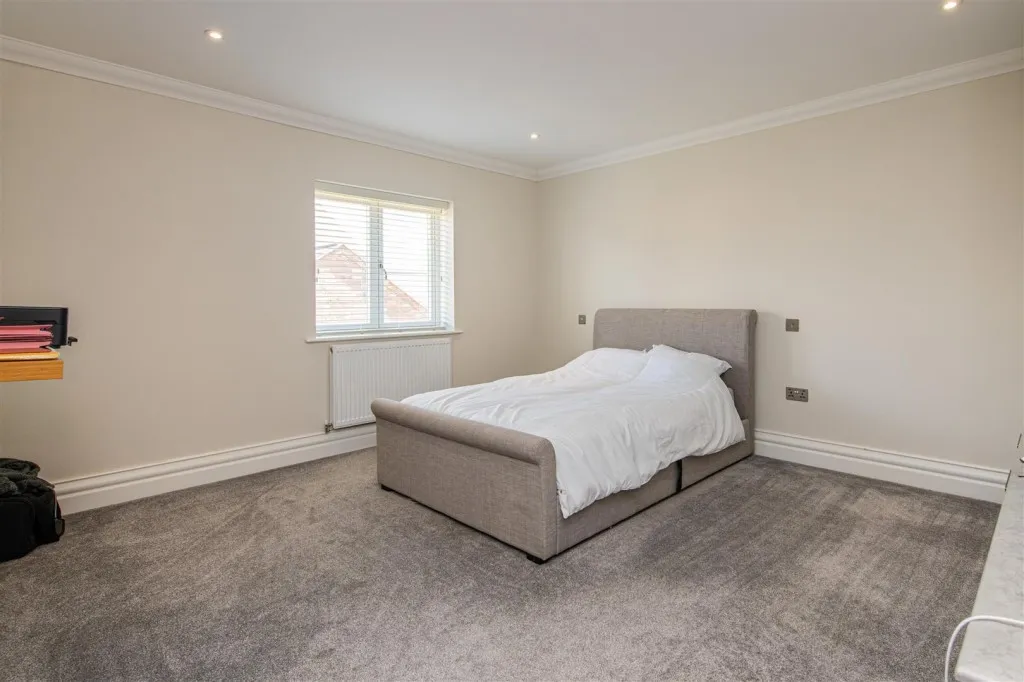 Coles Close, Little Harrowden, photo 32