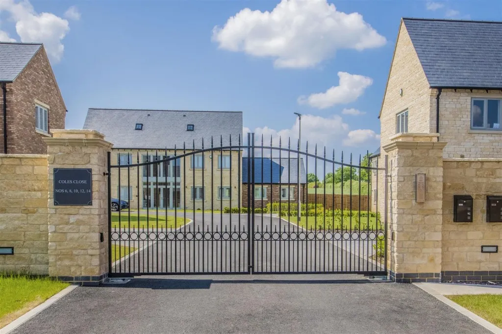 Coles Close, Little Harrowden, photo 46