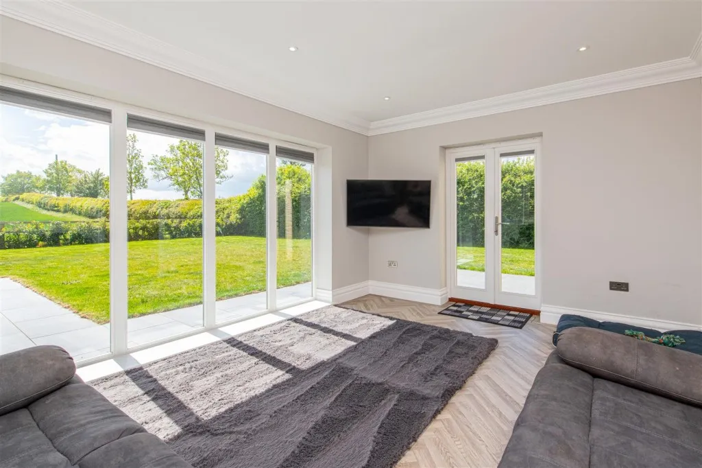 Coles Close, Little Harrowden, photo 24