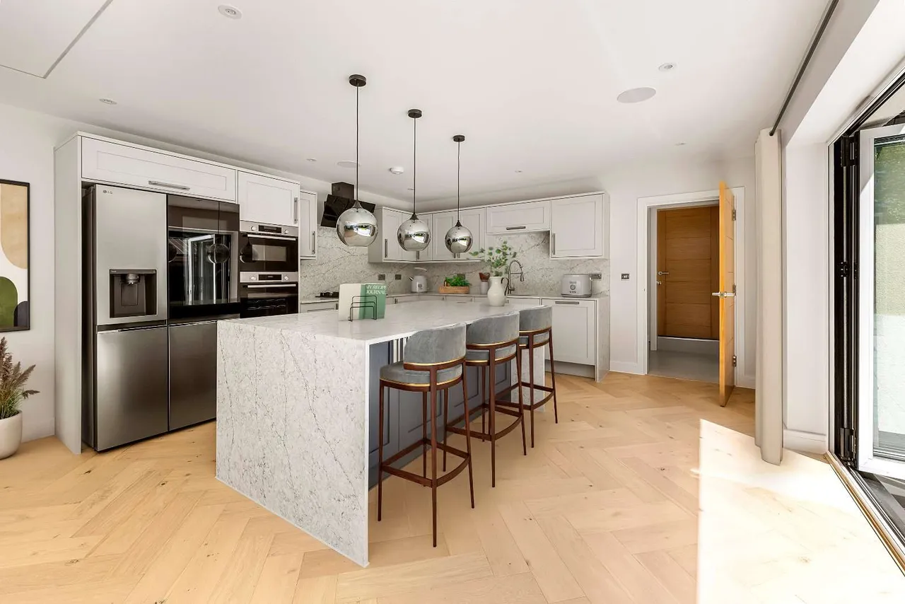 The Paddock, Haslemere, Surrey, GU27 1HB, photo 4