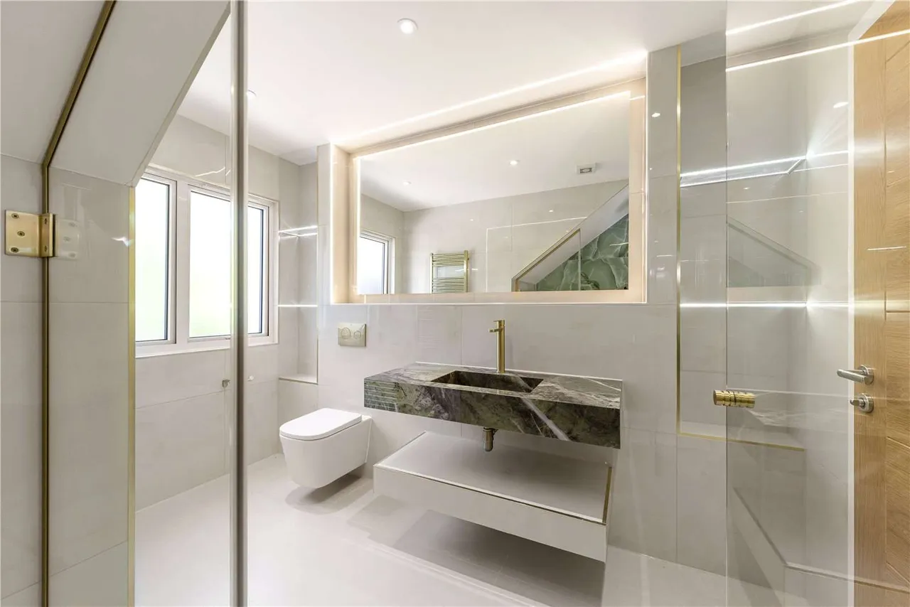 The Paddock, Haslemere, Surrey, GU27 1HB, photo 7