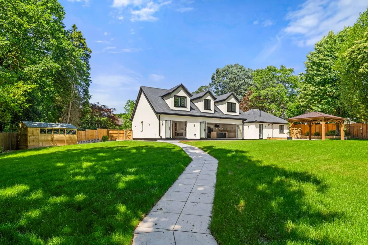 The Paddock, Haslemere, Surrey, GU27 1HB, photo 8