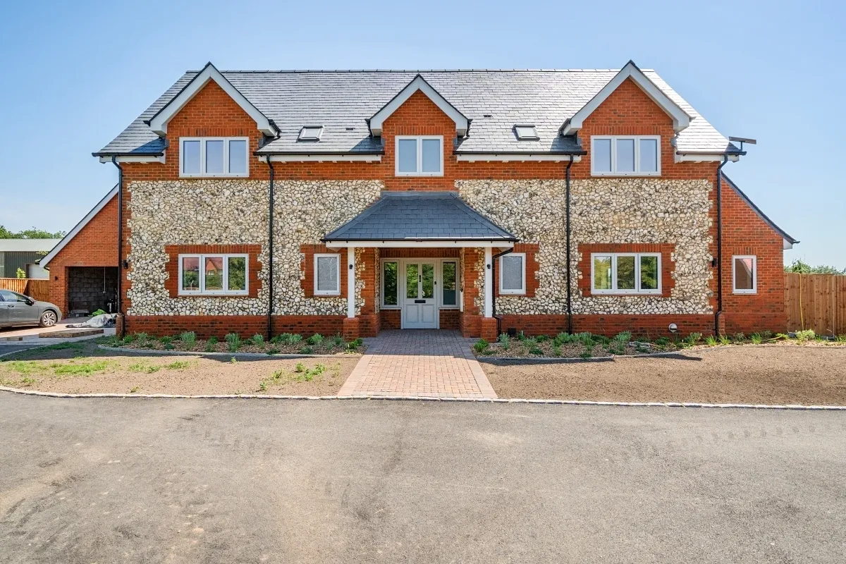 5 bed house to rent — Harvest Hill Bourne End SL8