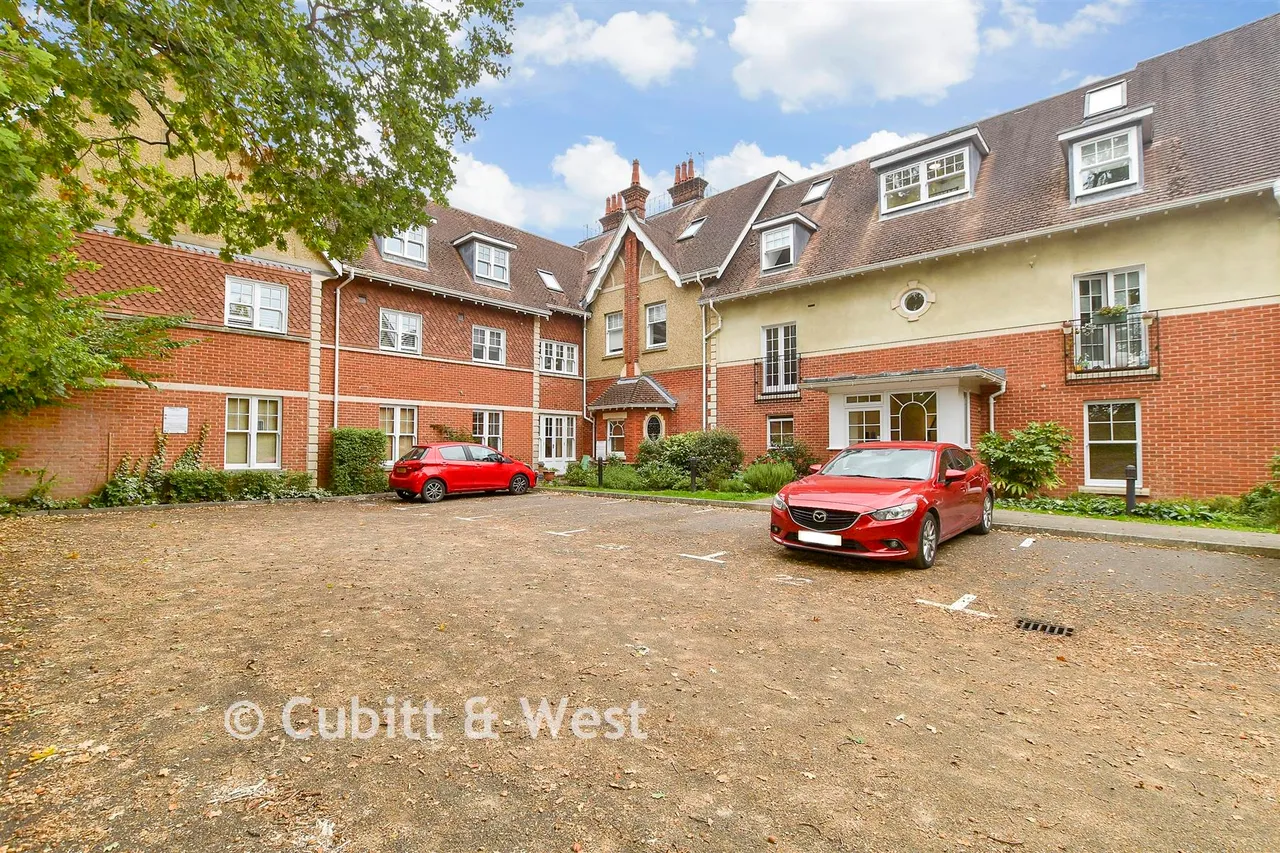 1 bed flat for sale, Massetts Road, Horley, RH6
