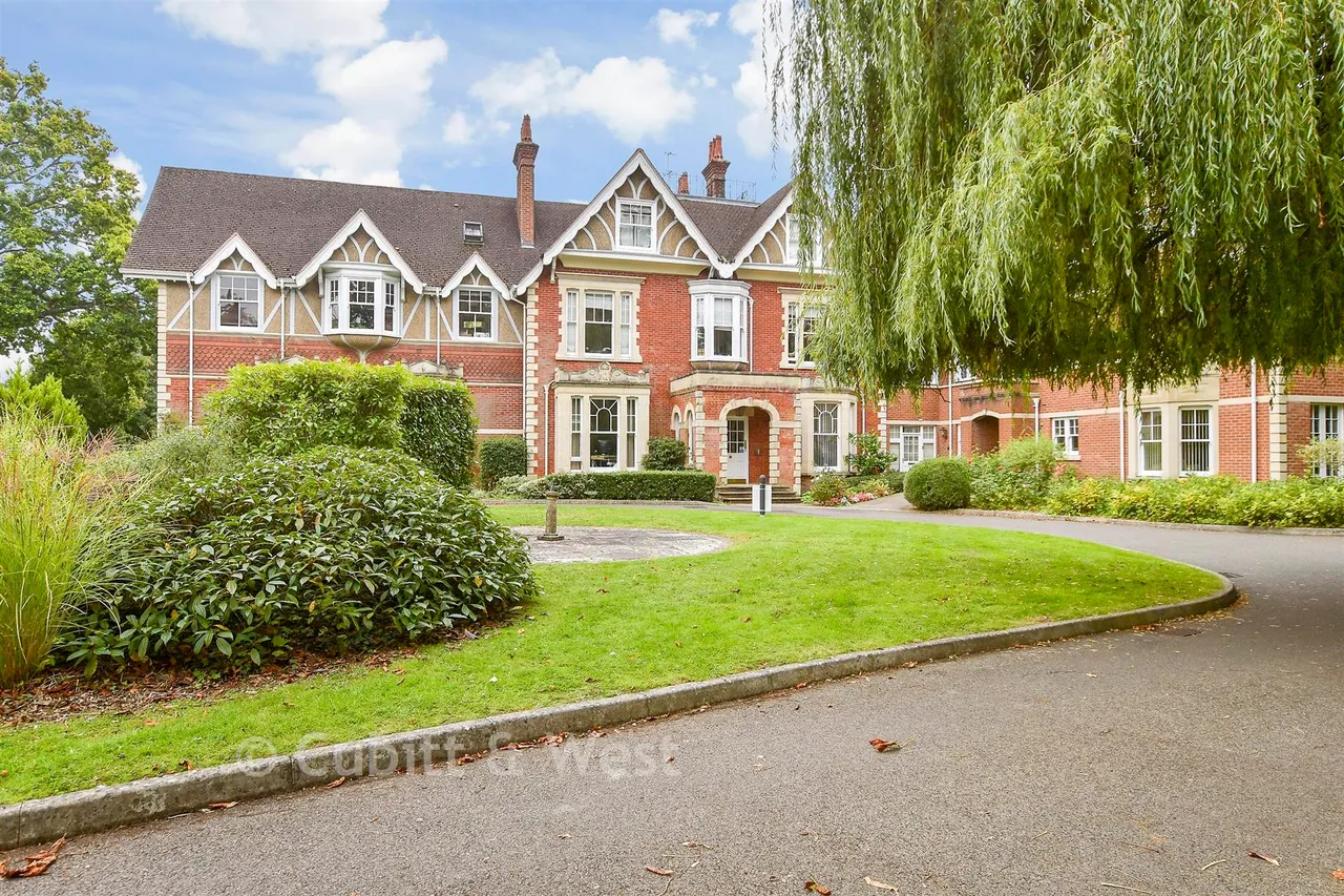 Massetts Road, Horley, RH6, photo 2