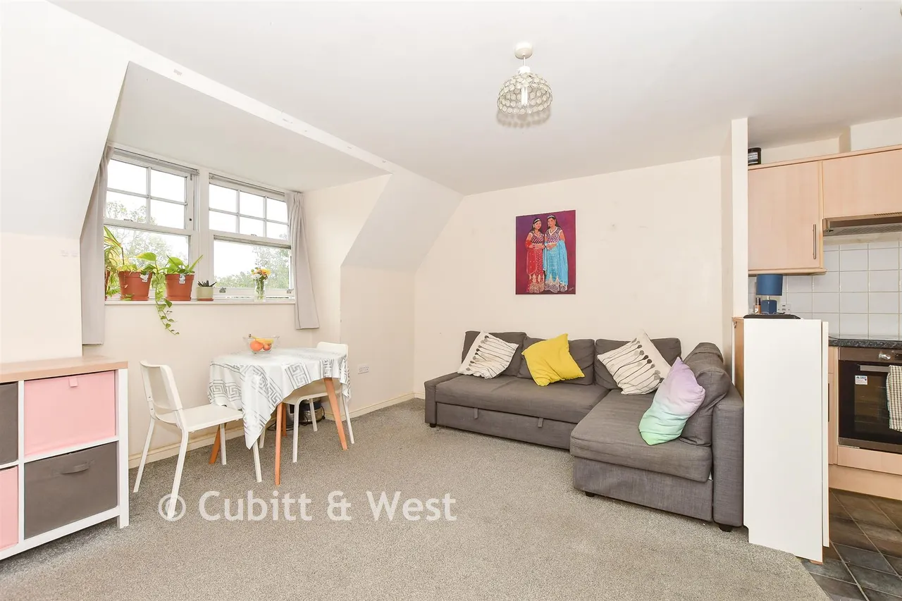 Massetts Road, Horley, RH6, photo 3