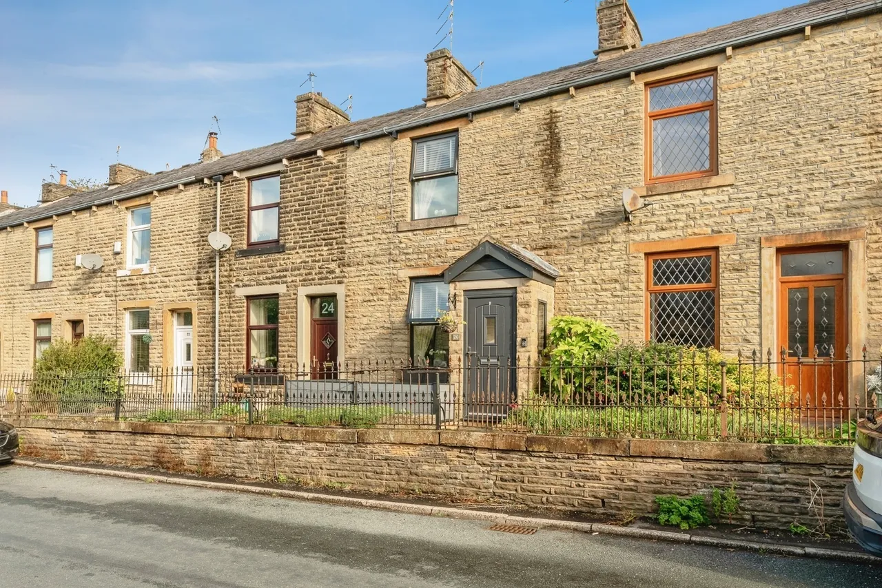 2 bed house for sale, Burnley Road, Cliviger, BB10