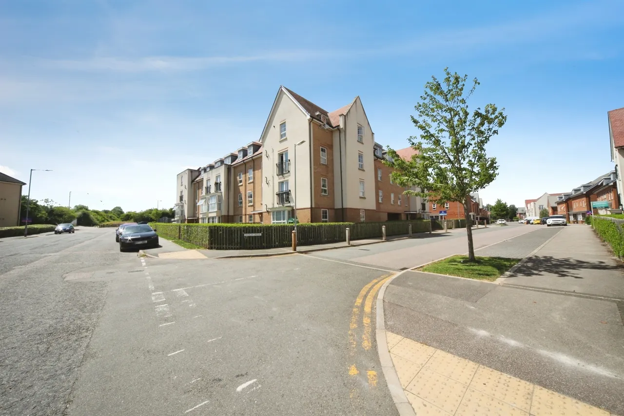 Design Drive, Dunstable, LU6, photo 10