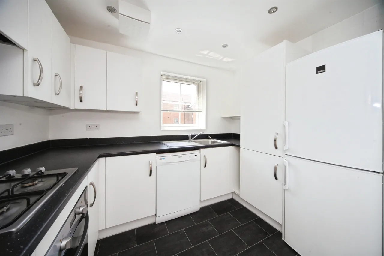 Design Drive, Dunstable, LU6, photo 5