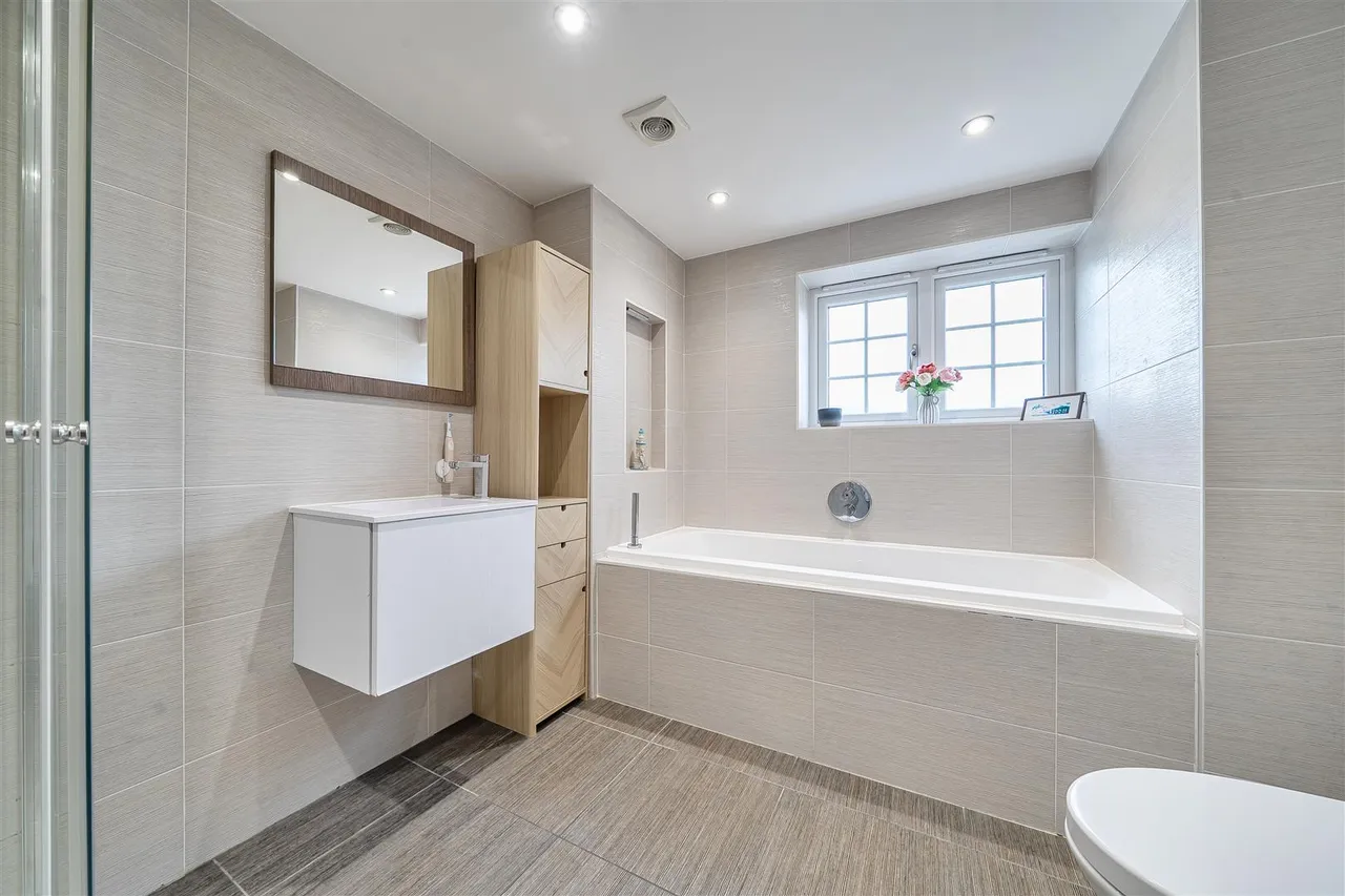 Newtown Road, Warsash, photo 11