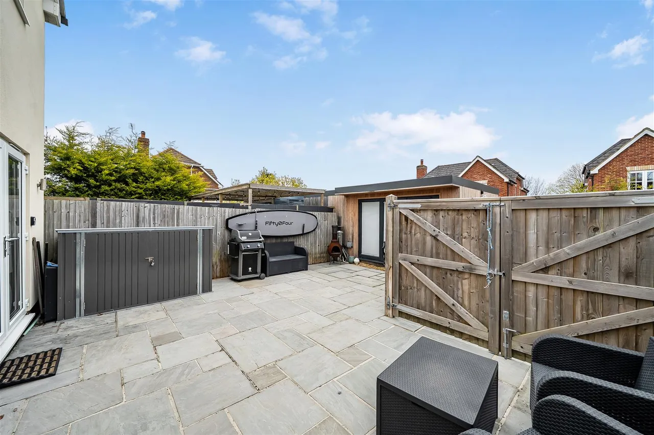 Newtown Road, Warsash, photo 17