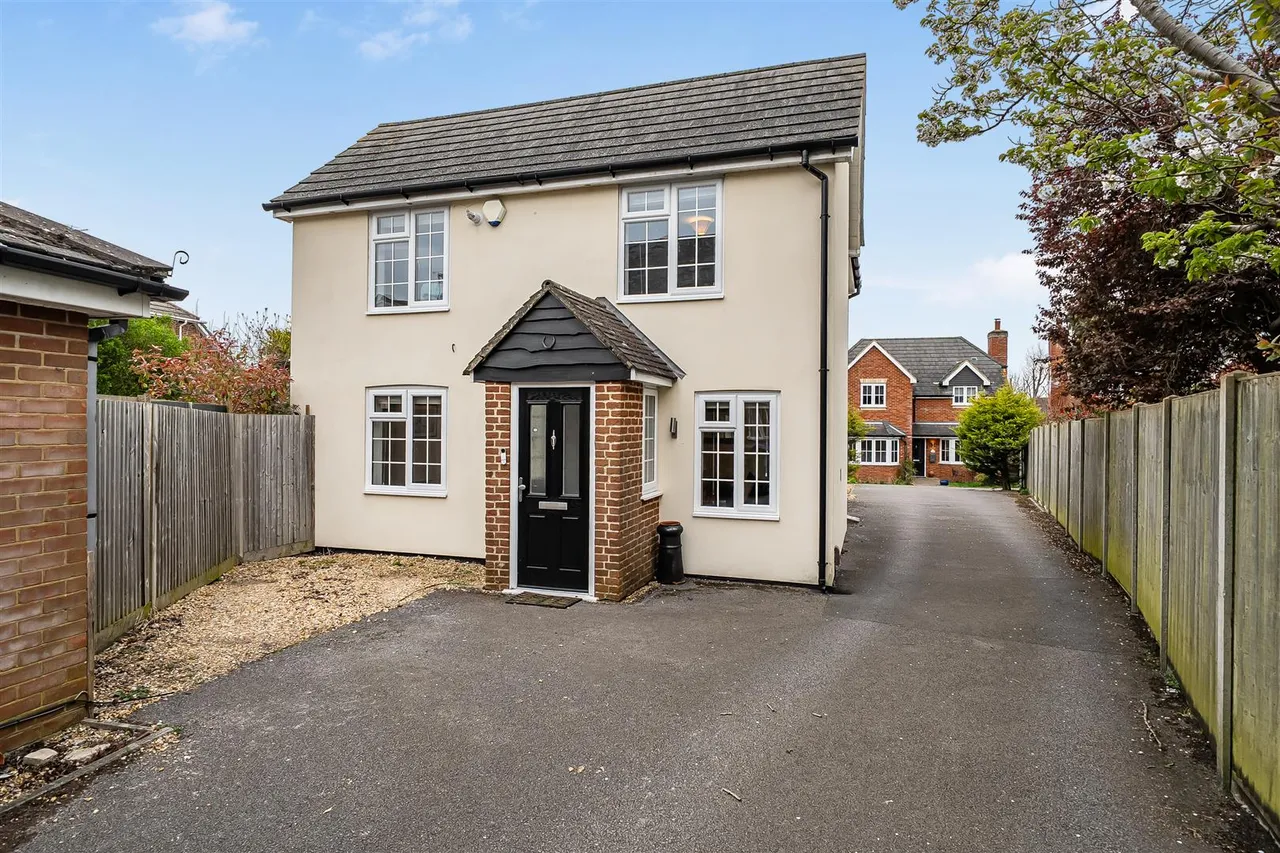 3 bed house for sale — Newtown Road, Warsash