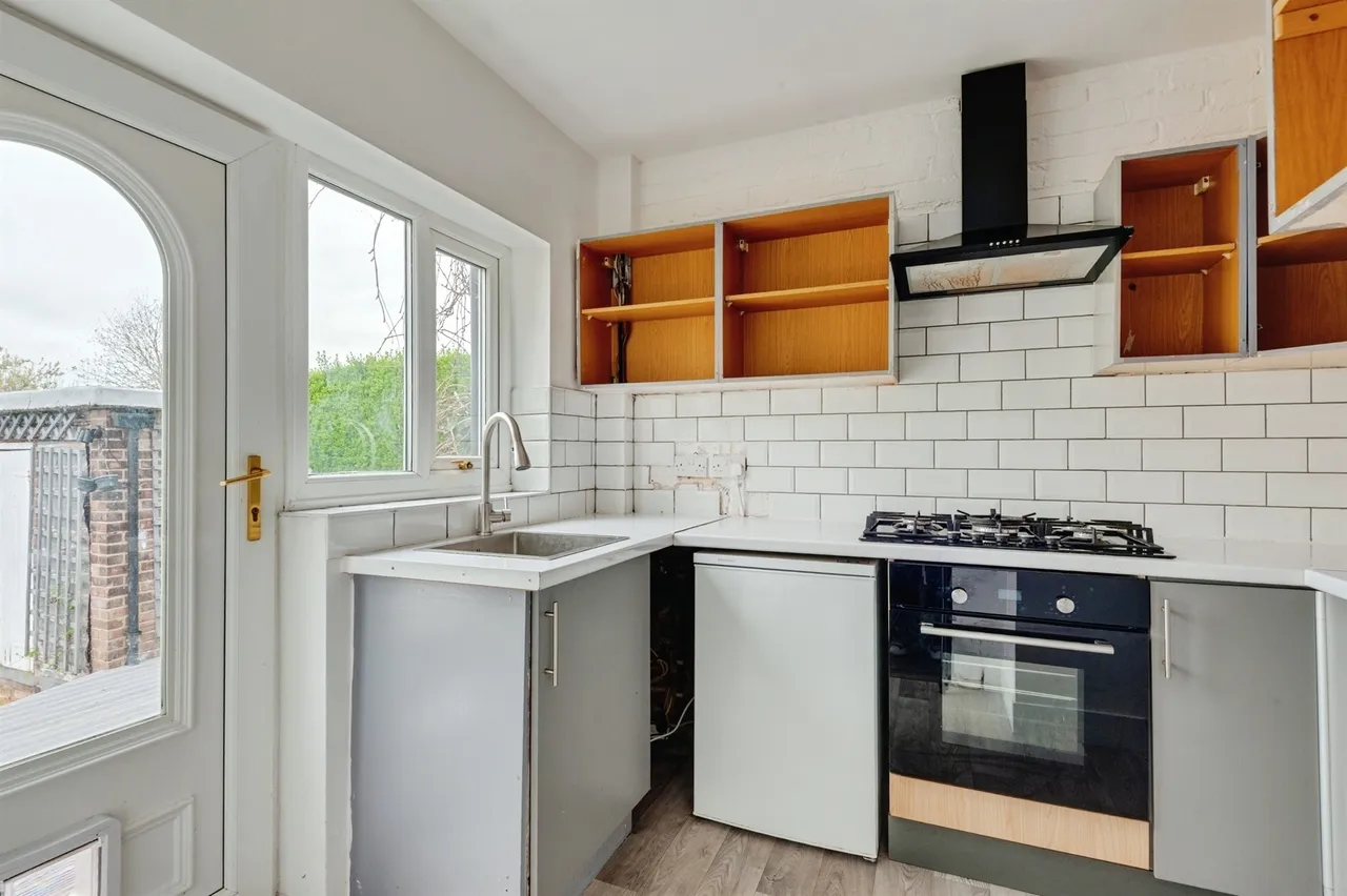 Weaver Crescent, Frodsham, WA6, photo 3
