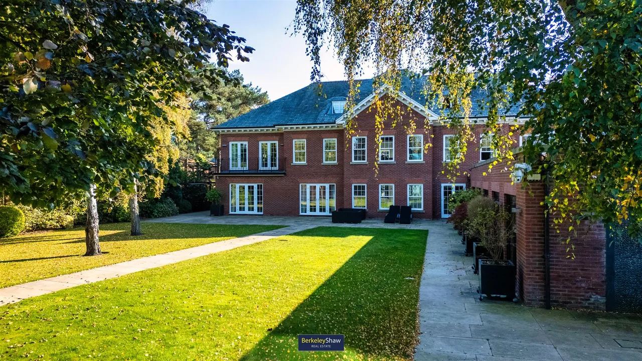 6 bed property for sale, Victoria Road, Freshfield, L37