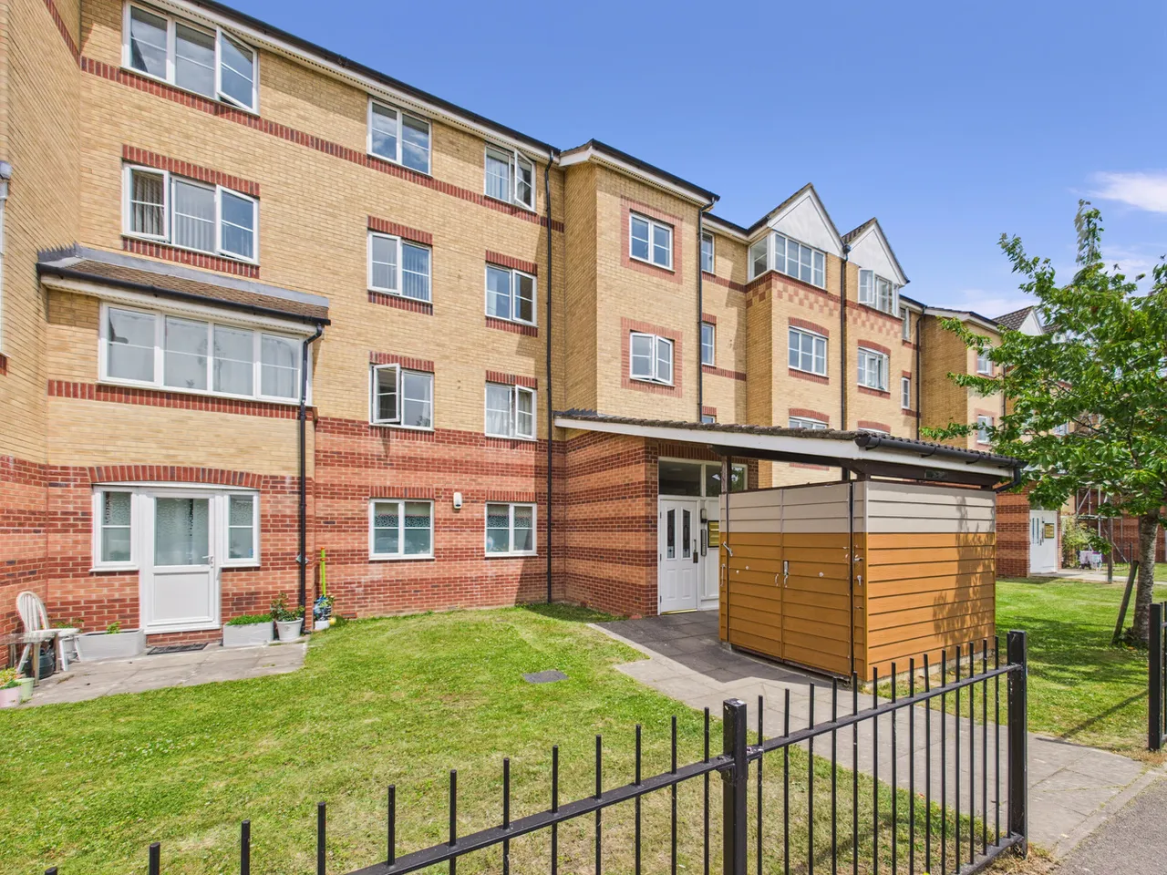 2 bed flat to rent, Princes Gate, High Wycombe, HP13