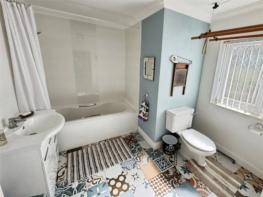 with 4 bedrooms in Gilston, Harlow, CM20, photo 7