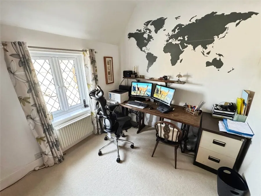 with 4 bedrooms in Gilston, Harlow, CM20, photo 16
