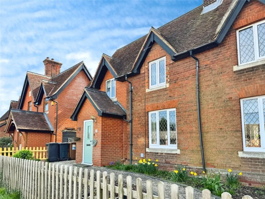 with 4 bedrooms in Gilston, Harlow, CM20, photo 12