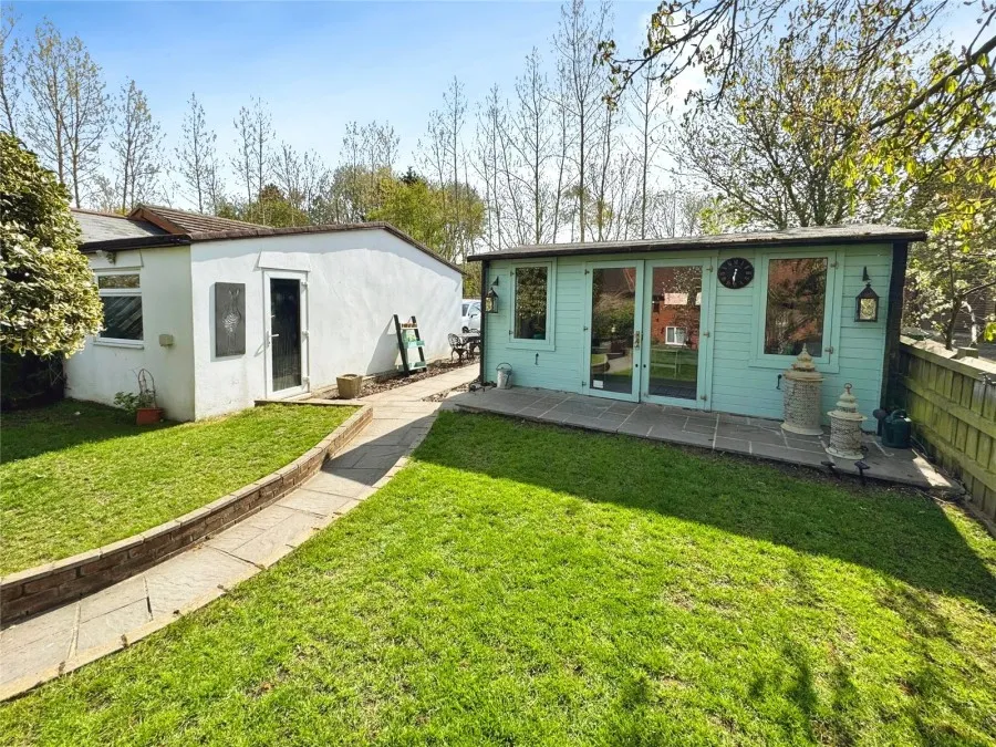 with 4 bedrooms in Gilston, Harlow, CM20, photo 25