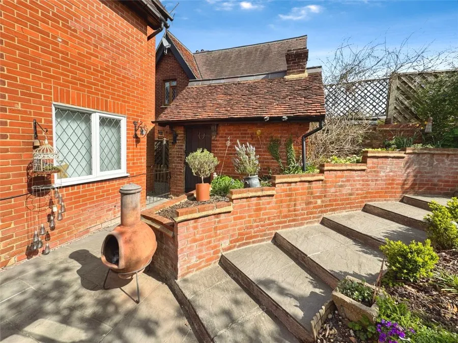 with 4 bedrooms in Gilston, Harlow, CM20, photo 9